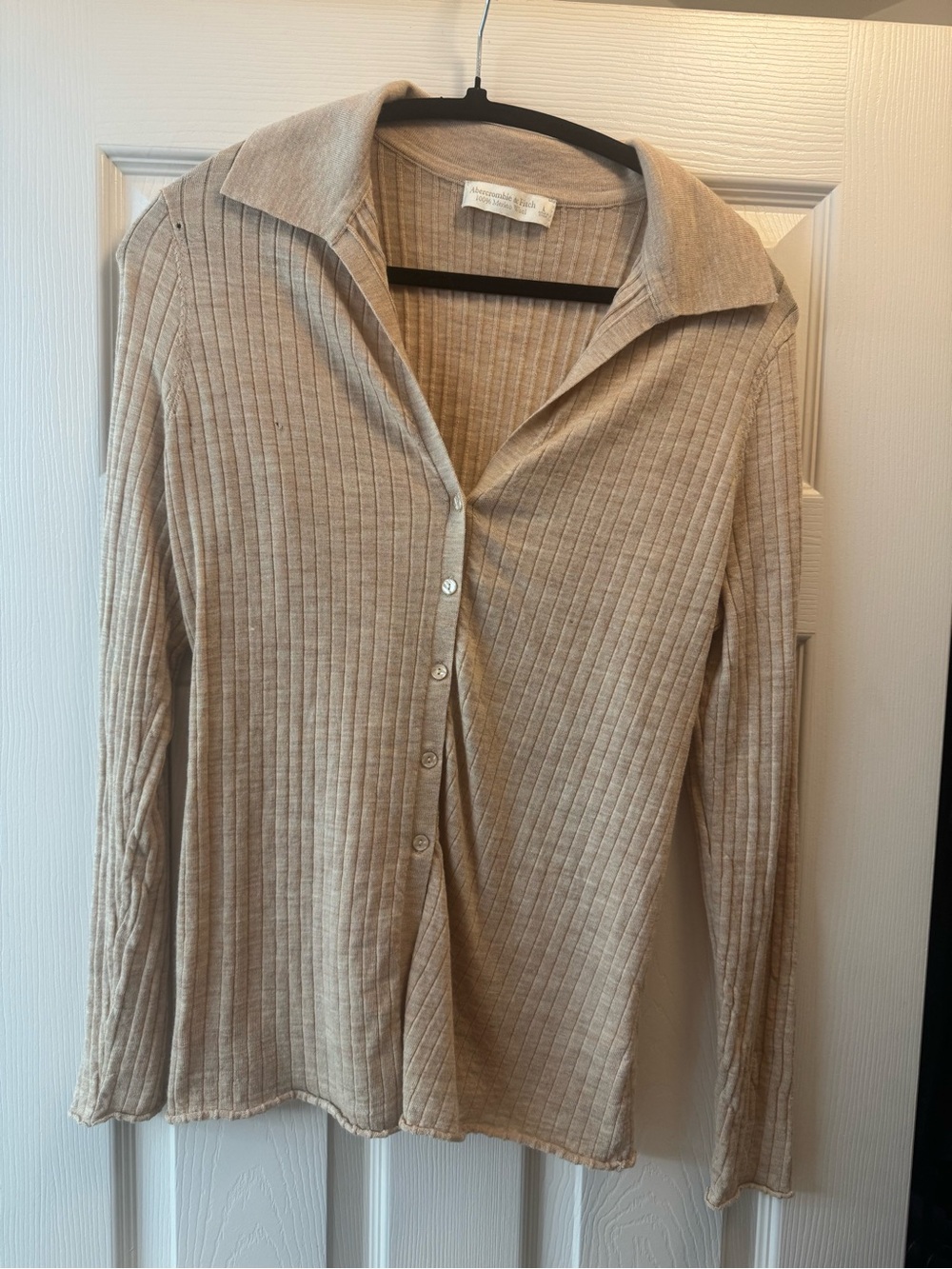 Ribbed Button-Front Collared Top in Beige 100% merino wool 2 knicks